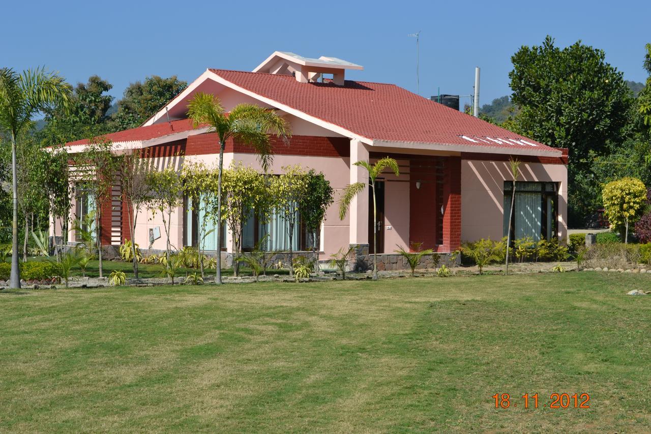 Corbett Wild Iris Spa And Resort Рамнагар Екстериор снимка