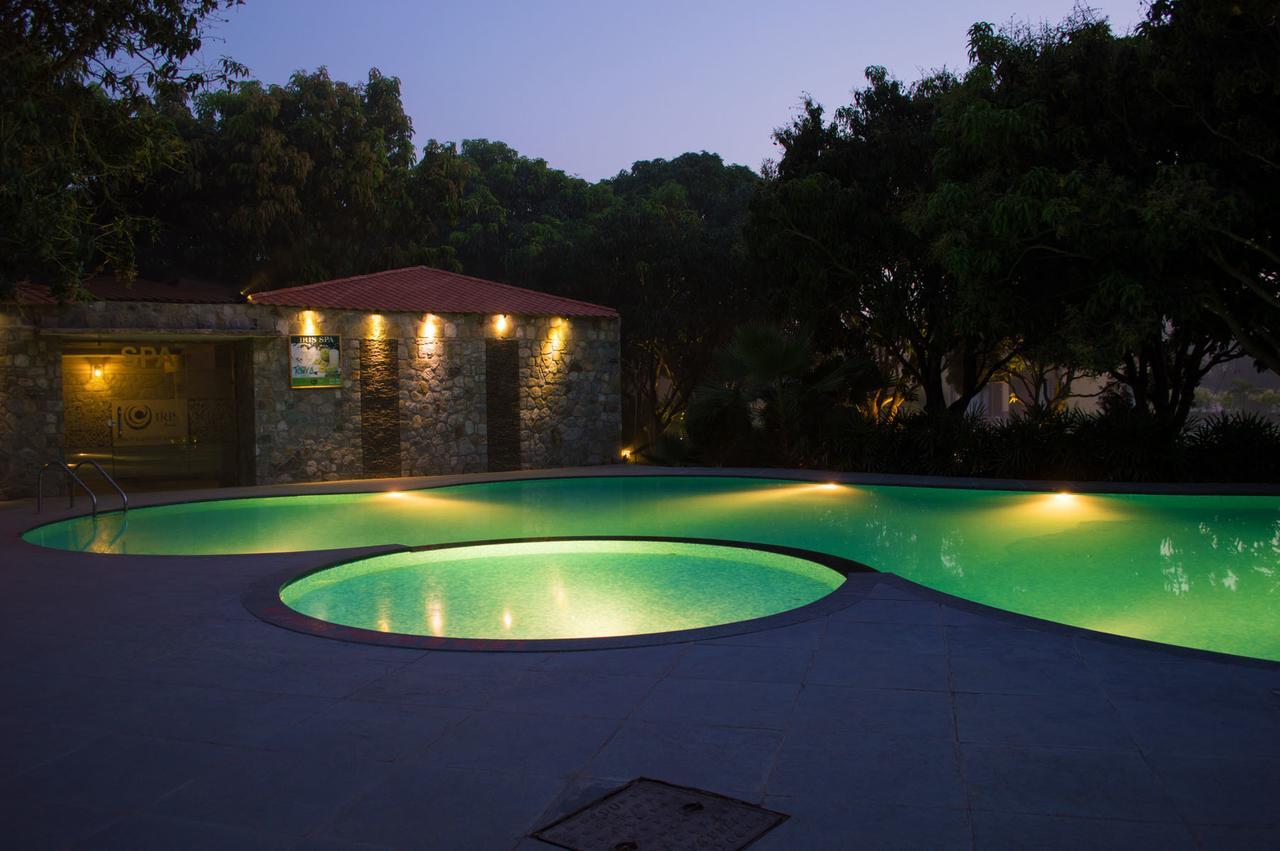 Corbett Wild Iris Spa And Resort Рамнагар Екстериор снимка