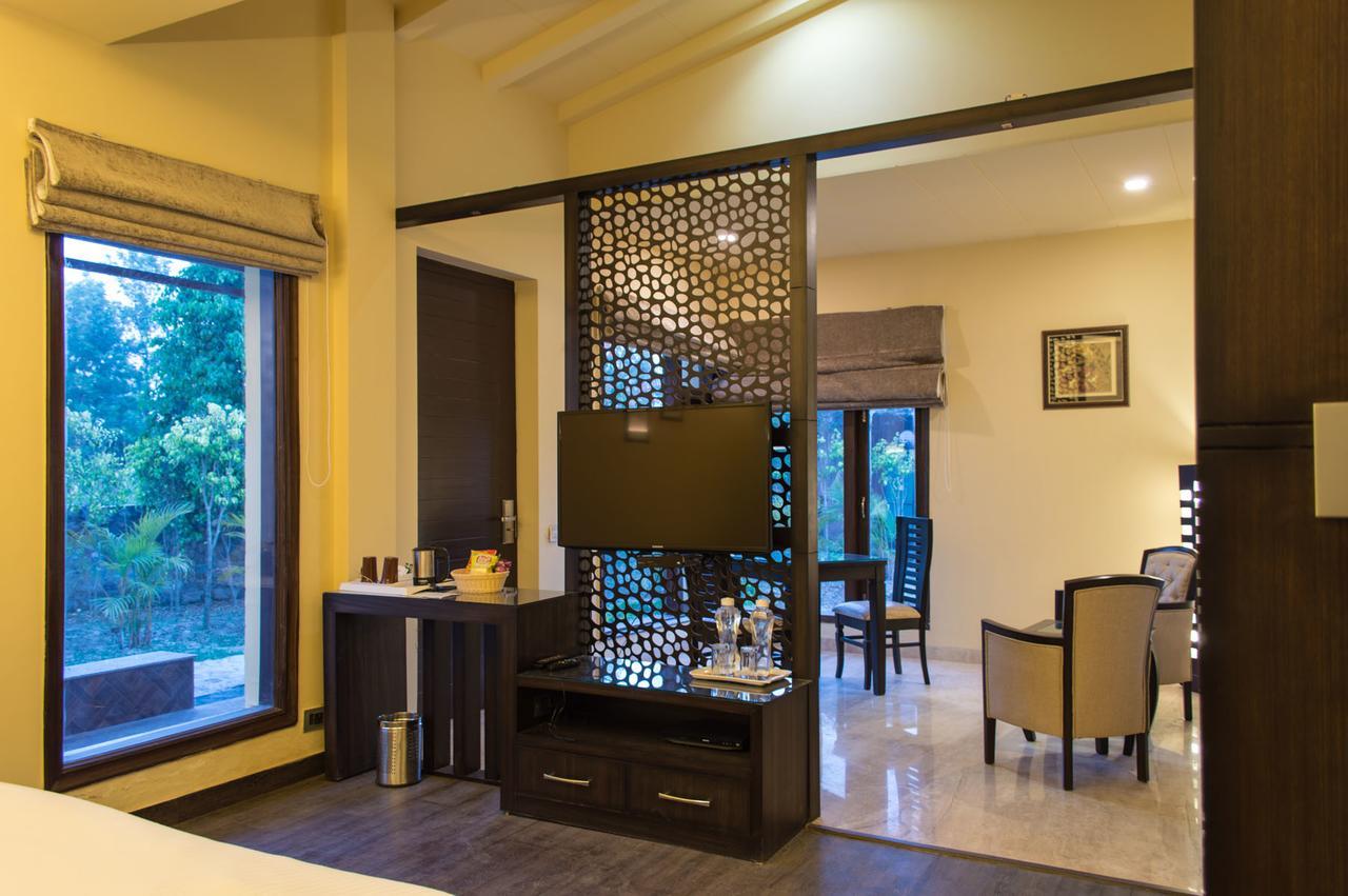 Corbett Wild Iris Spa And Resort Рамнагар Екстериор снимка